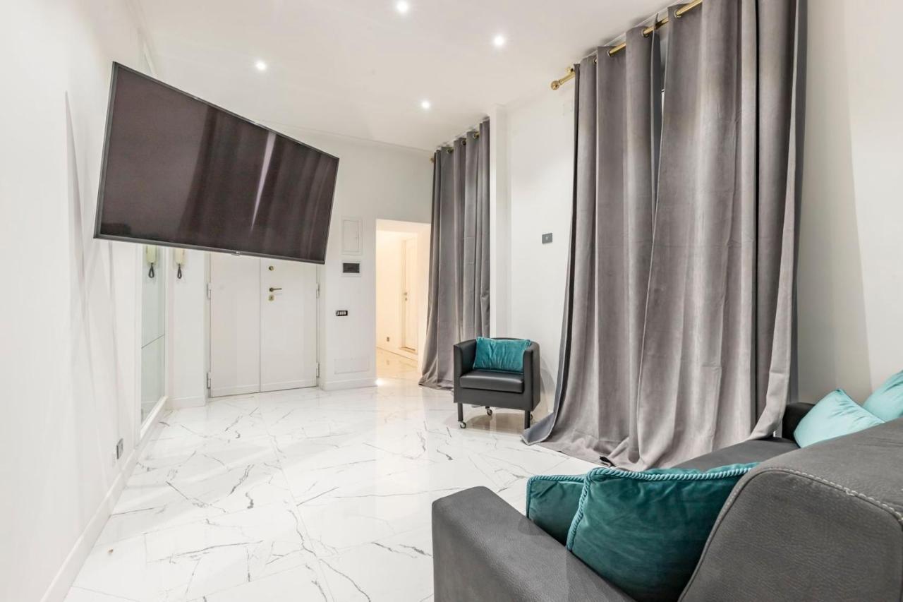 Trevi Luxury Apartment Jacuzzi Rome Bagian luar foto