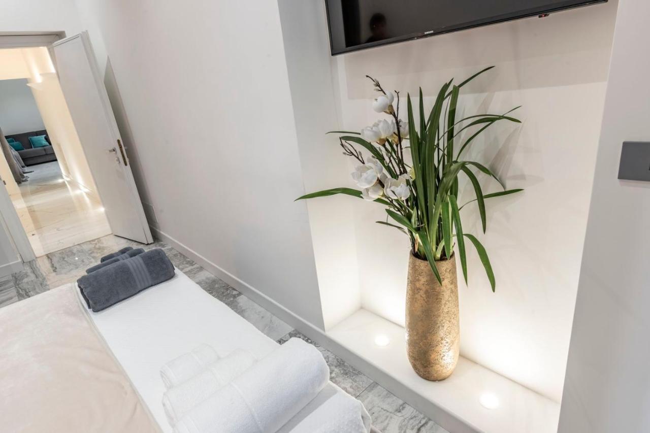 Trevi Luxury Apartment Jacuzzi Rome Bagian luar foto
