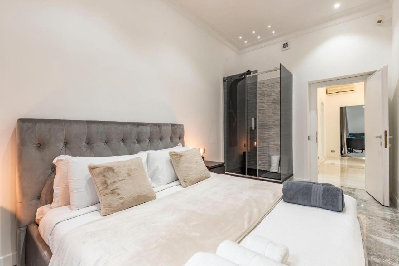 Trevi Luxury Apartment Jacuzzi Rome Bagian luar foto
