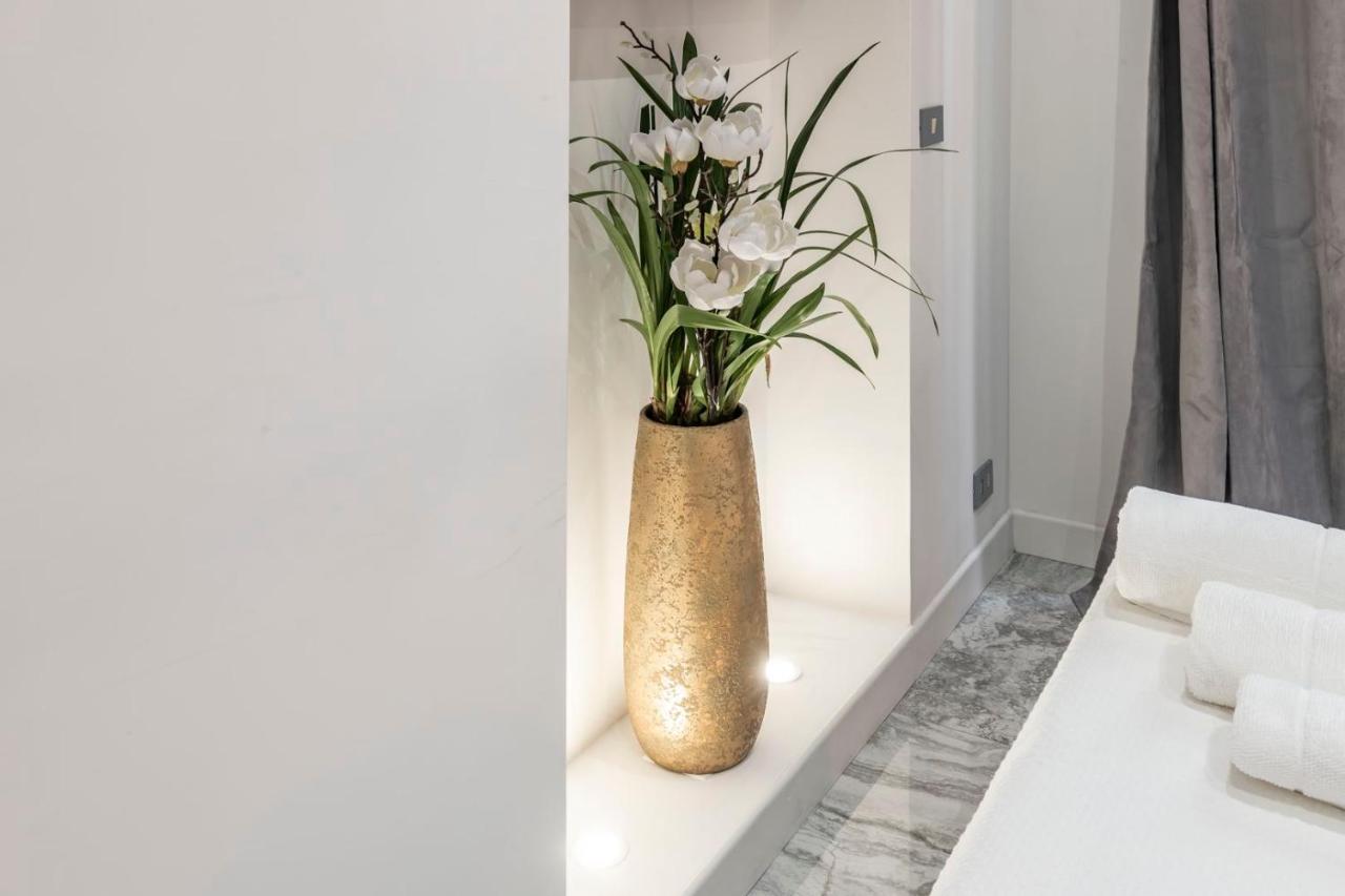 Trevi Luxury Apartment Jacuzzi Rome Bagian luar foto